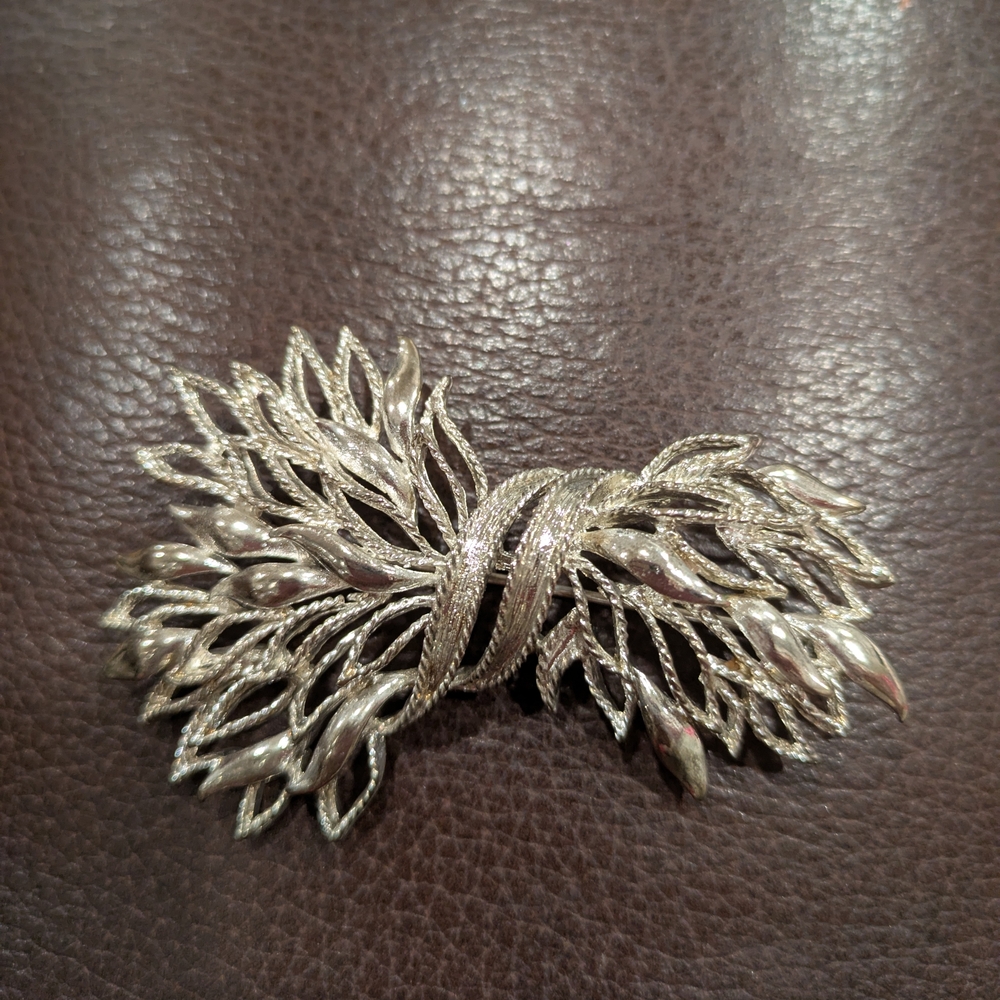 Elegant Silver Tone Leaf Brooch Vintage 1970 s 3" x 2"
